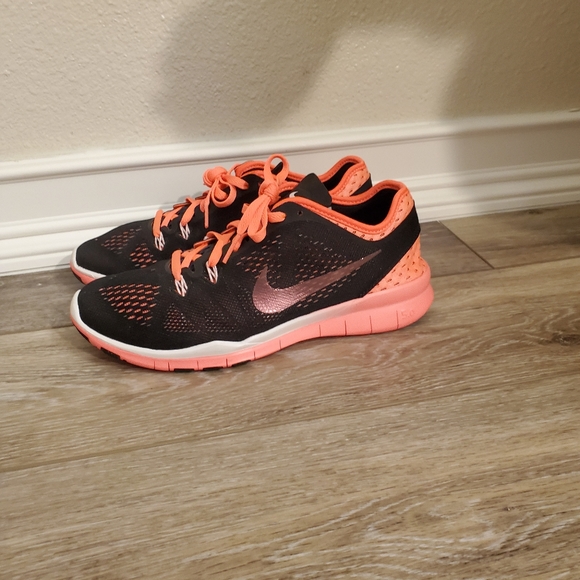 Nike Shoes - Womens Nike Tennis Shoes Sz 7